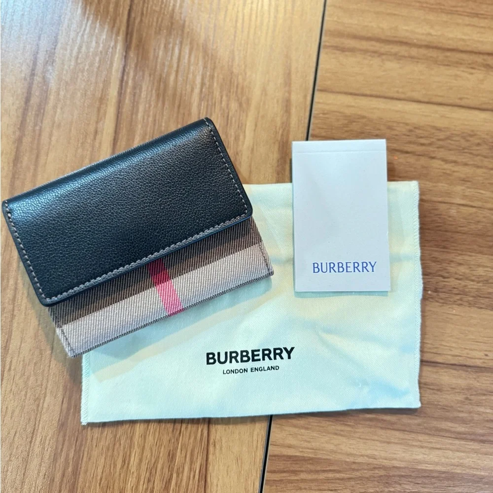 Burberry Check Bi-fold Wallet - Picture 2 of 7